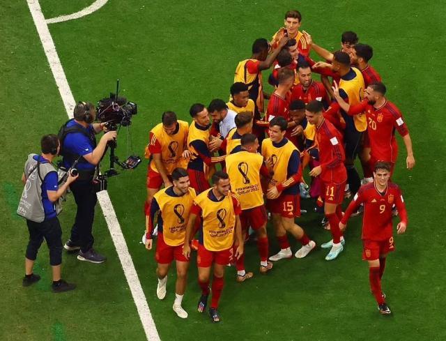 1669592884422063663.jpg 64987707-11469979-image-a-69_166.jpg