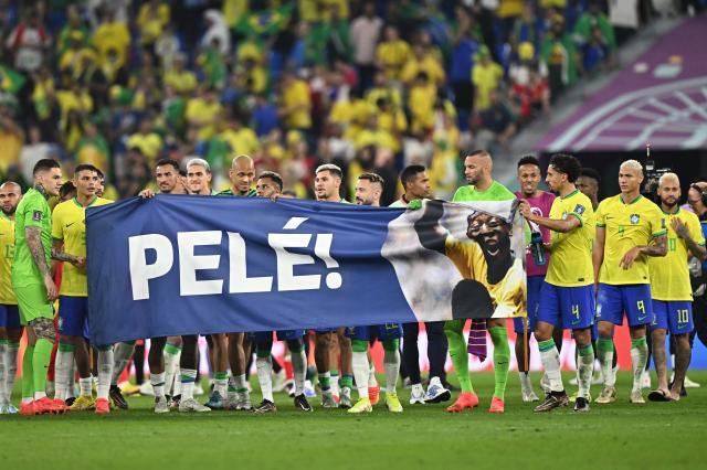 1670276470163050271.jpg Jogadores homenageiam Pelé após vitória sobre a Coreia do Su.jpg