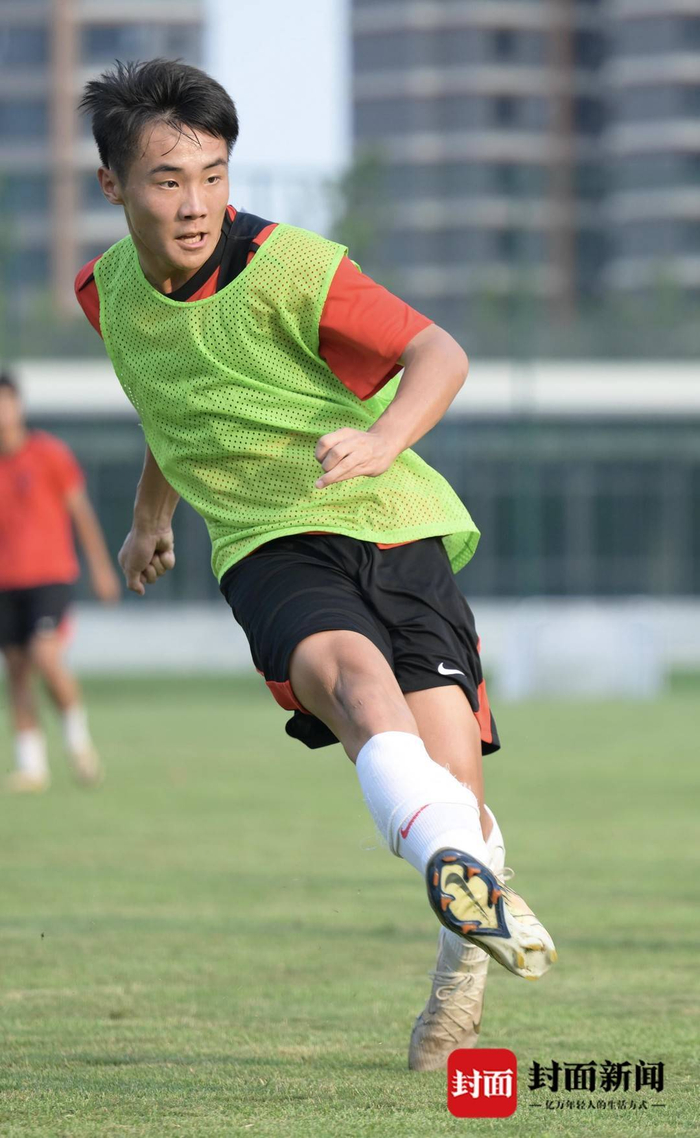 开云体育在线-少年“小帅”：从中乙首球到金童加冕，成都09后小将逐梦绿茵|帅惟浩|里基·卢比奥|成都蓉城足球俱乐部|U17亚洲杯|中国金球奖_新浪新闻